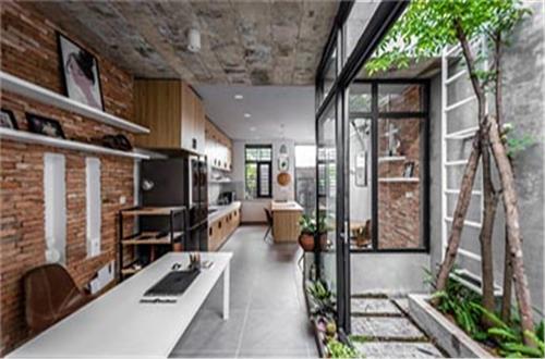 Các mẫu nhà ống đẹp không có phòng khách với ba khoảng sân