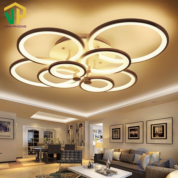 Trần nhà kết hợp đèn trang trí tạo không gian độc đáo